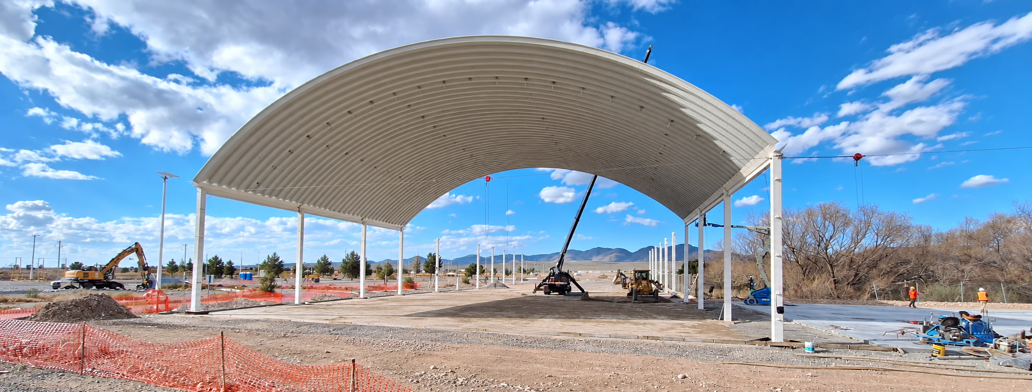 Montaje de arcotecho industrial con grúa en Saltillo, Coahuila