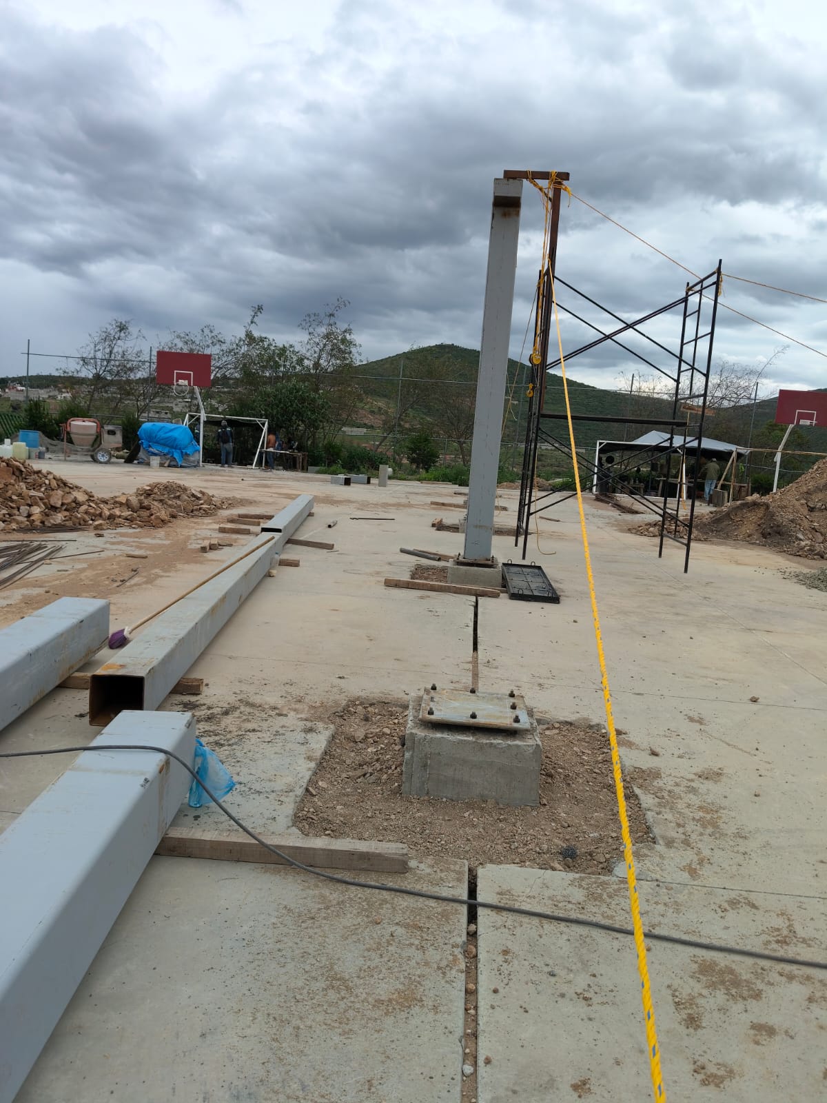 Columnas ancladas — Centro Deportivo Pachuca