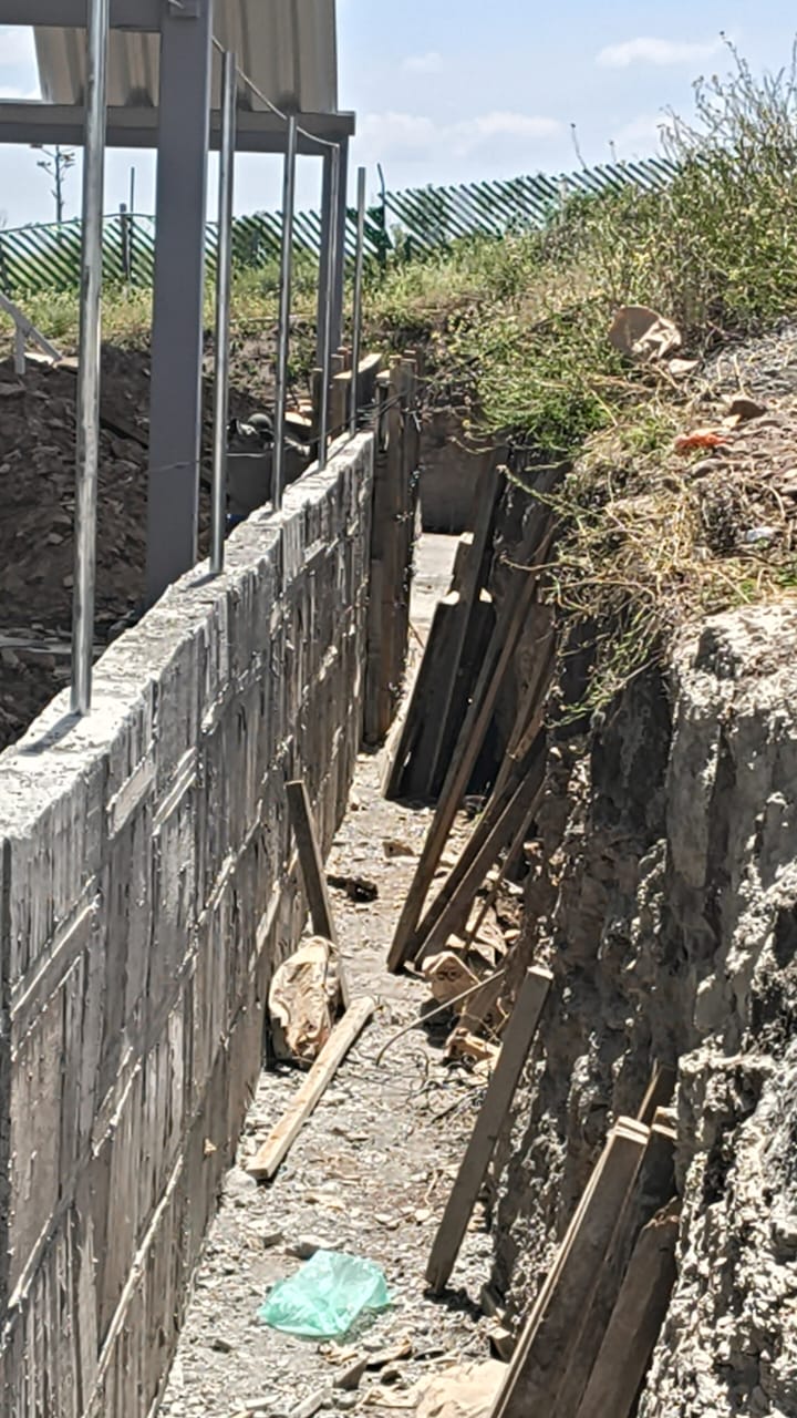 Excavación y tapial para un muro de contención